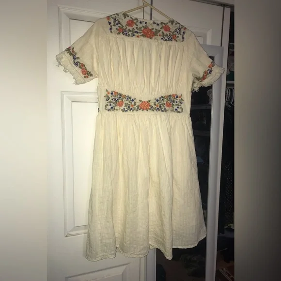 Adorable Embroidered Cotton button up dress Vintage inspired - Picture 5 of 8